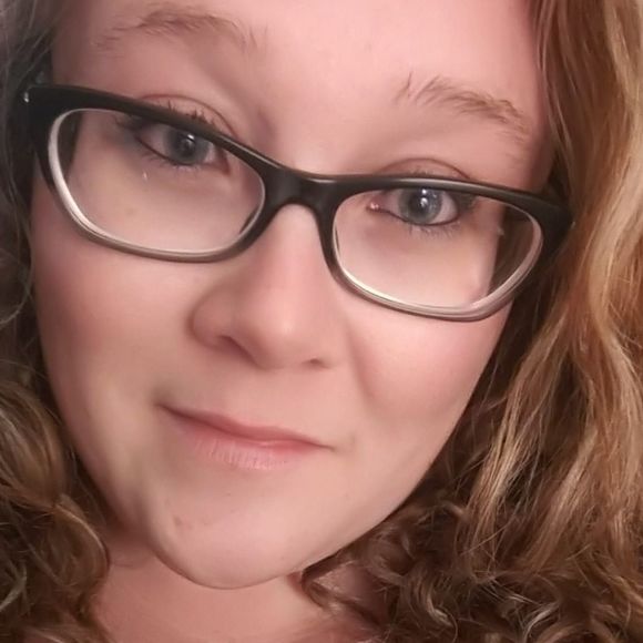 Meet your Posher, Monique - Picture 1 of 1